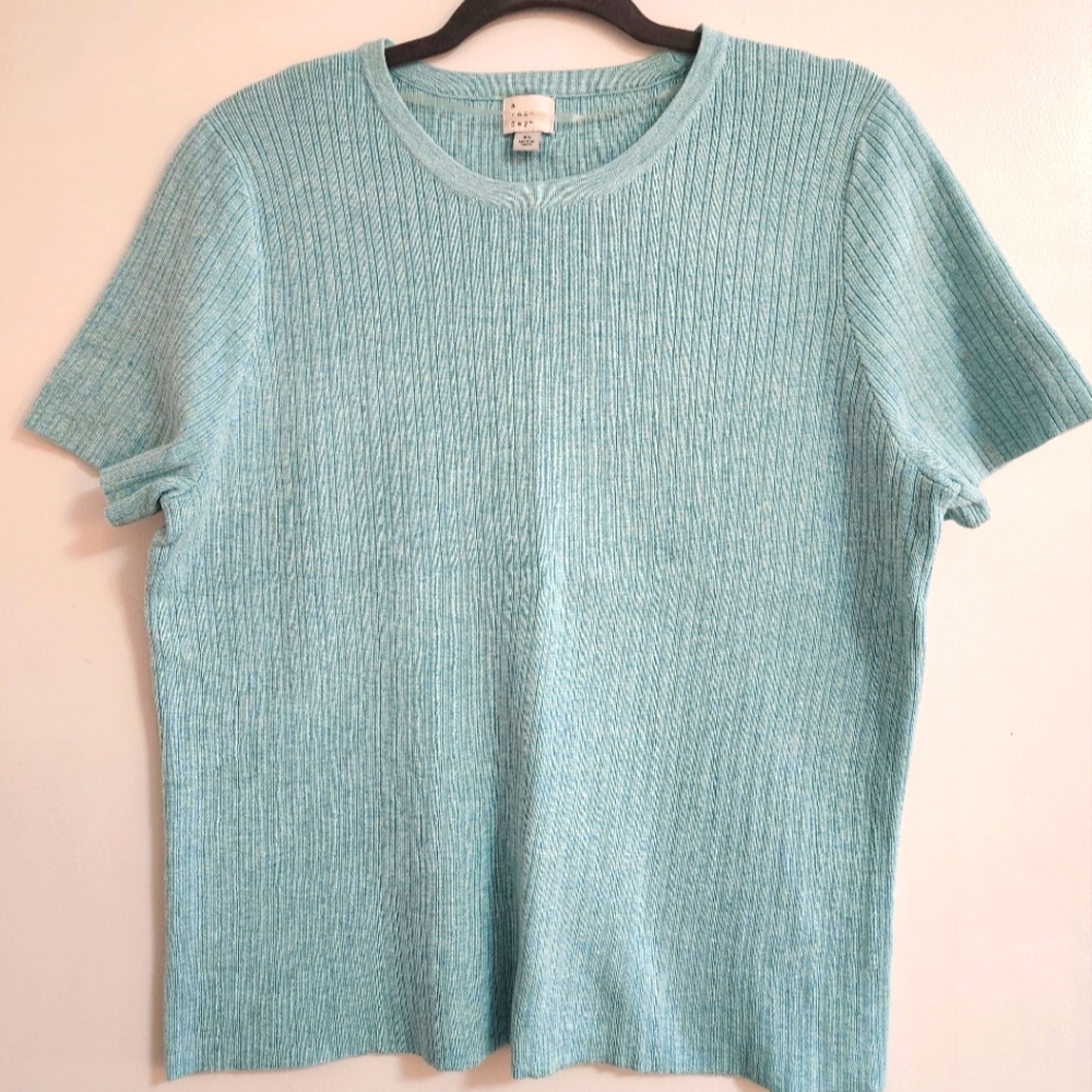 Turquoise blue knit short sleev shirt